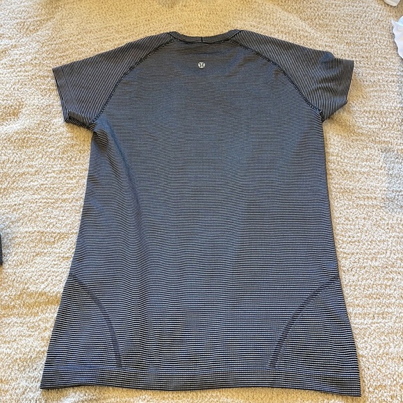 Lululemon lot of six tops various sizes - Picture 11 of 13